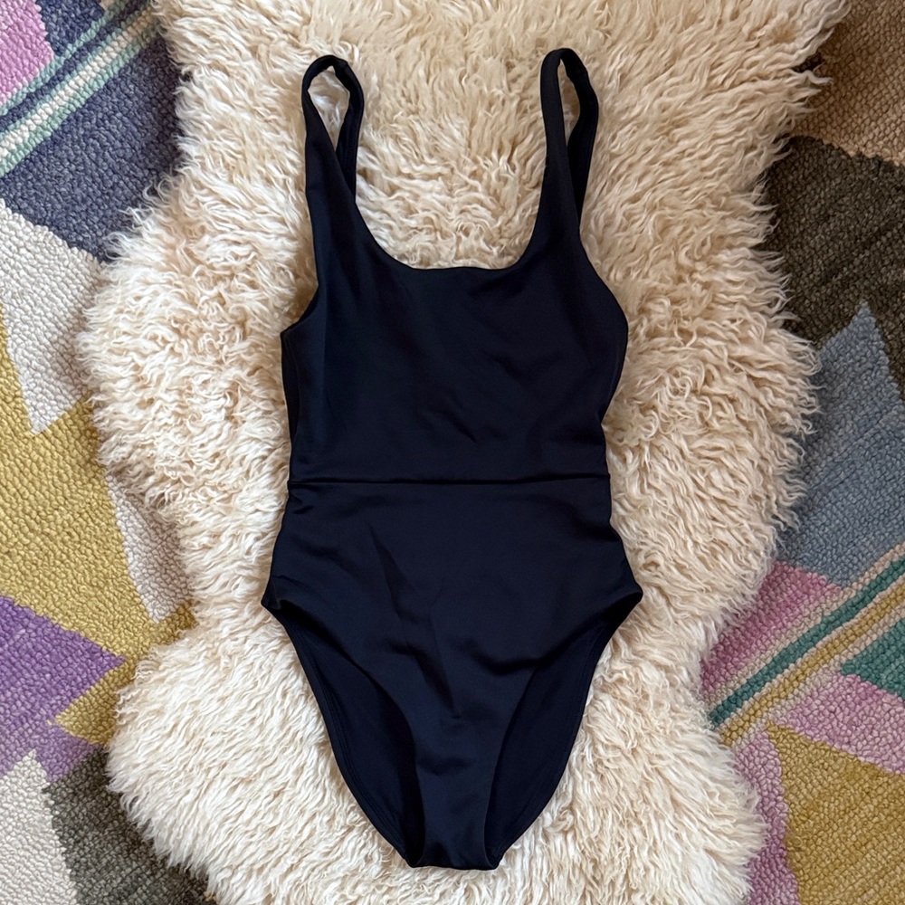 Left On Friday Double Scoop One Piece - Picture 3 of 5